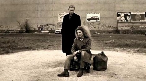 otto-sander-e-solveig-dommartin-in-una-scena-di-il-cielo-sopra-berlino-25575